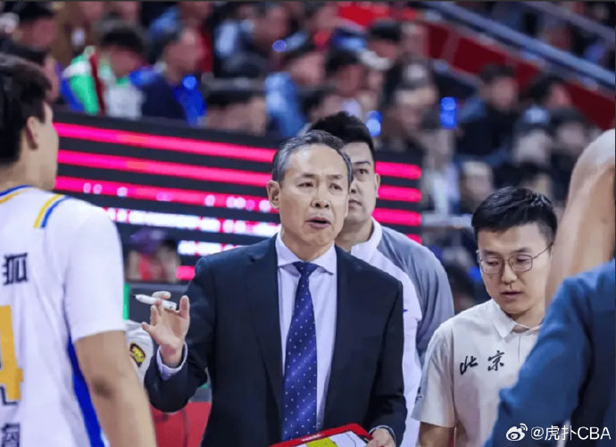 北京男篮伤病潮影响战力 雷蒙伤退曾凡博暂缺