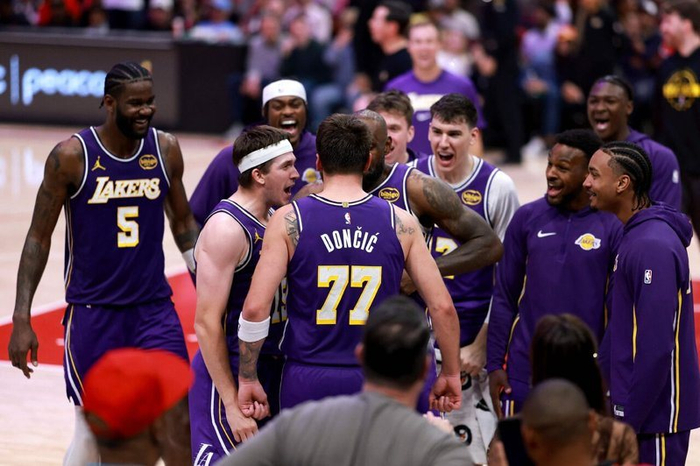 湖人逆转魔术肯纳德绝杀三分助队豪取九连胜