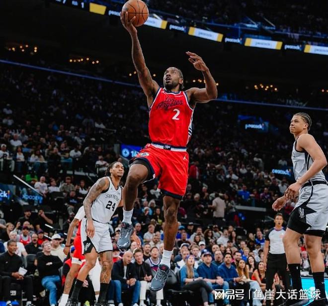 快船主场惨败马刺 内线短板暴露伦纳德带伤奋战