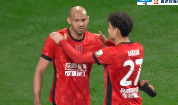 费利佩生日夜替补爆发上演帽子戏法 成都蓉城