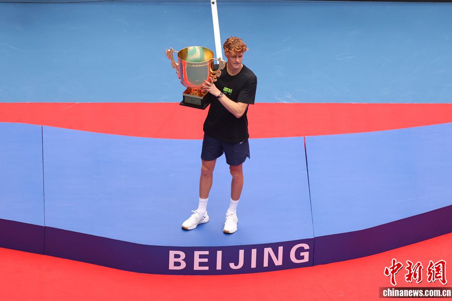 辛纳再夺中网男单冠军力克黑马勒纳·钱